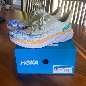 Women’s Hoka Clifton 8 - special edition color